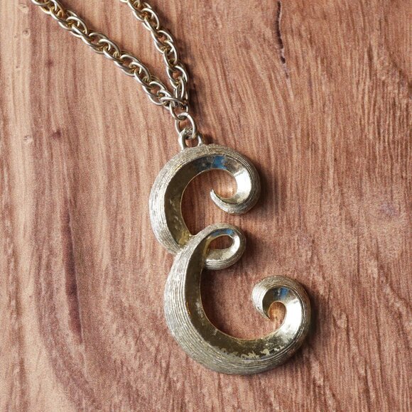 Mid-Century Cursive 'E' Monogram/Initial Pendant Necklace By Pakula - Picture 2 of 4